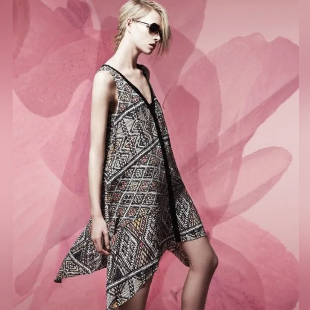 BCBGMAXAZRIA TIAN HANDKERCHIEF DRESS - S